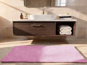 Dywanik łazienkowy różowy.