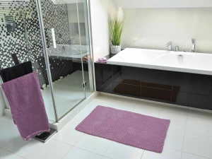 Dywanik łazienkowy brudny róż