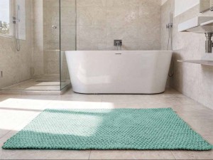 Miętowy dywanik łazienkowy.