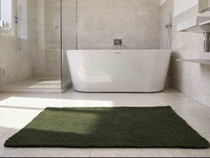 Bawełniany dywanik łazienkowy. Kolor ciemna oliwka.