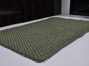 Bawełniany dywanik łazienkowy. Kolor ciemna oliwka.