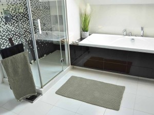 Bawełniany dywanik łazienkowy. Kolor jasna oliwka.