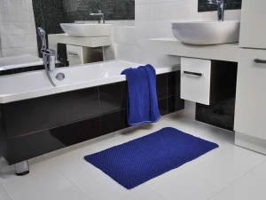 Dywanik łazienkowy chabrowy.