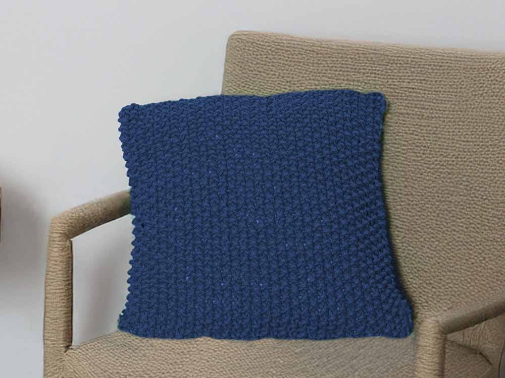 Chabrowa poduszka dekoracyjna.