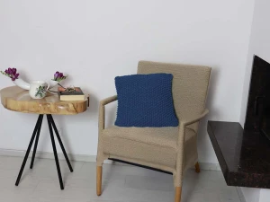 Chabrowa poduszka dekoracyjna.