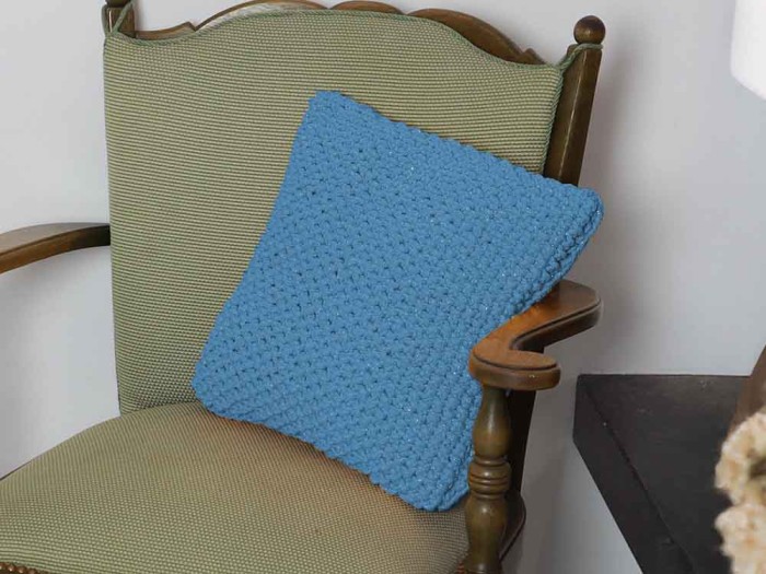 Turkusowa poduszka ozdobna. Wybór rozmiarów