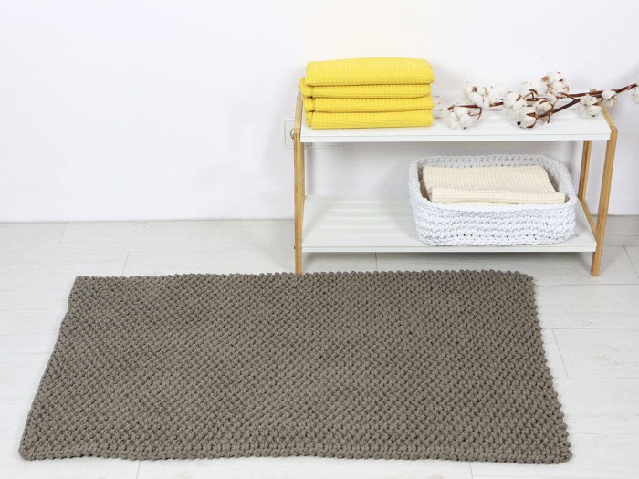 Beżowy dywanik do łazienki