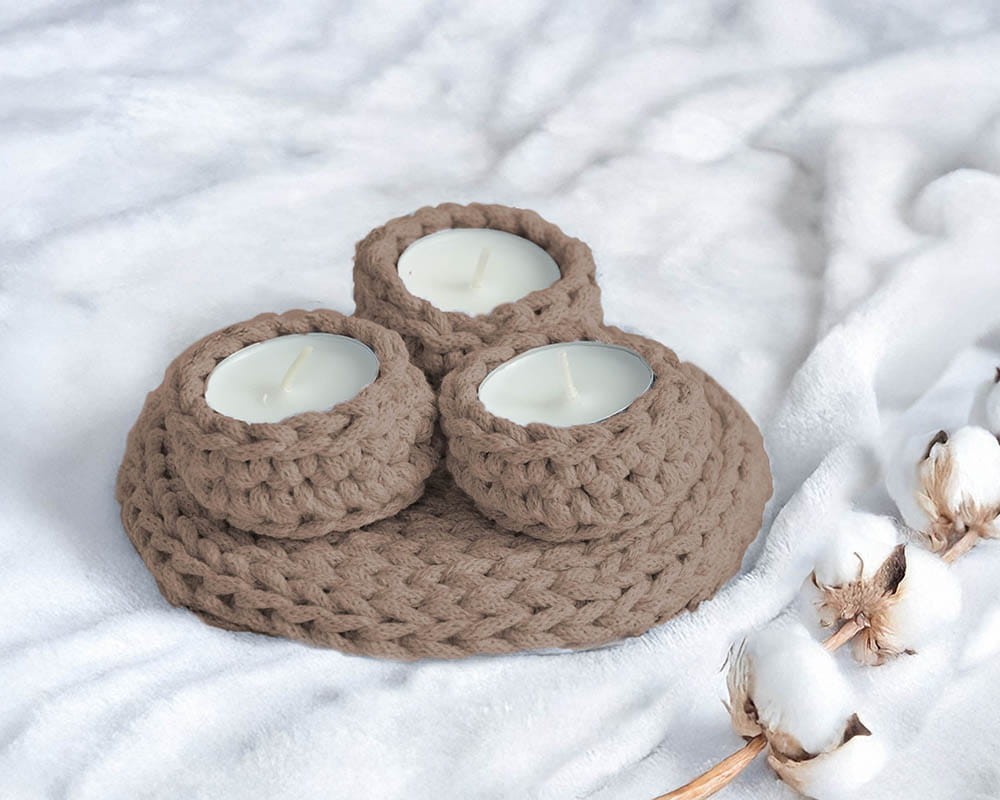 Świecznik dekoracyjny - kolor karmelowy.