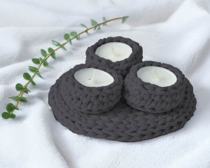 Świecznik dekoracyjny - kolor czarny.