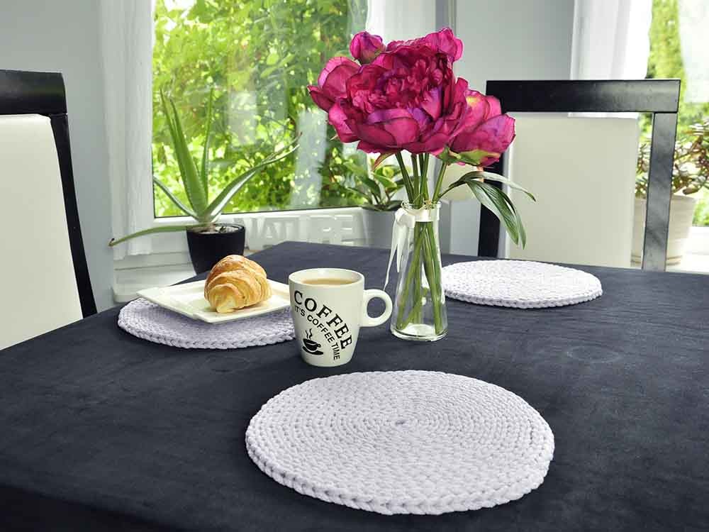 Podkładka na stolik, biała.