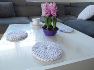 Podkładka na stolik, biała.