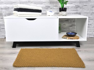 Musztardowy, bawełniany dywan do sypialni lub salonu.