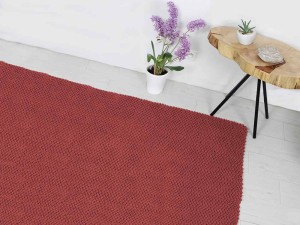 Czerwony dywan do salonu, sypialni.
