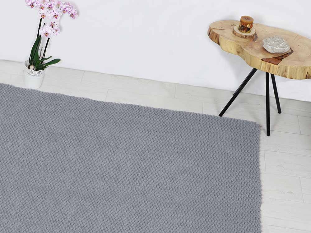 Jasny szary dywan do salonu, sypialni.