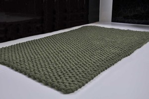 Bawełniany dywan do salonu, sypialni. Kolor ciemna oliwka.