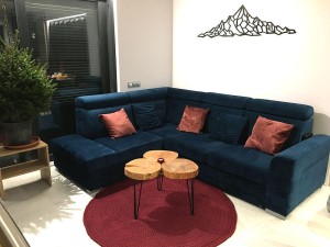 Bordowy, bawełniany dywan okrągły.