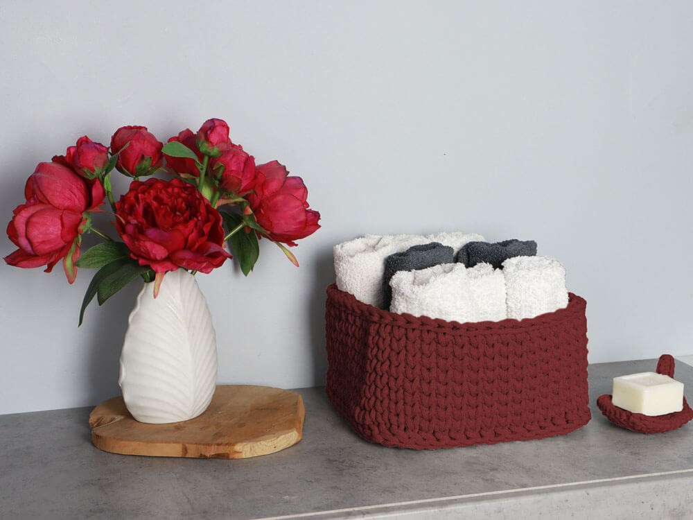 Bordowy bawełniany kosz do łazienki, garderoby.