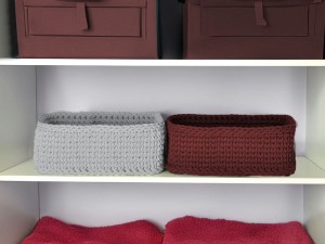 Bordowy bawełniany kosz do łazienki, garderoby.