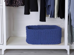 Granatowy, bawełniany koszyk do łazienki, garderoby.