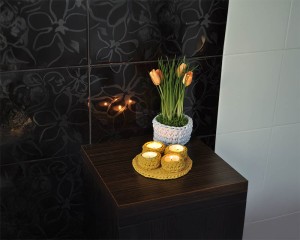 Musztardowy świecznik dekoracyjny.