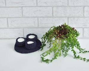 Świecznik dekoracyjny, kolor granatowy.