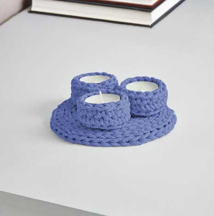 Świecznik dekoracyjny, kolor niebieski.