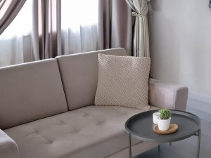 Poduszka dekoracyjna do salonu lub sypialni, kolor cappuccino.