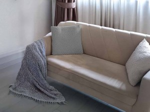 Bawełniana poduszka dekoracyjna, kolor szary.