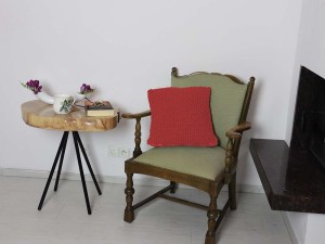 Czerwona bawełniana poduszka dekoracyjna.