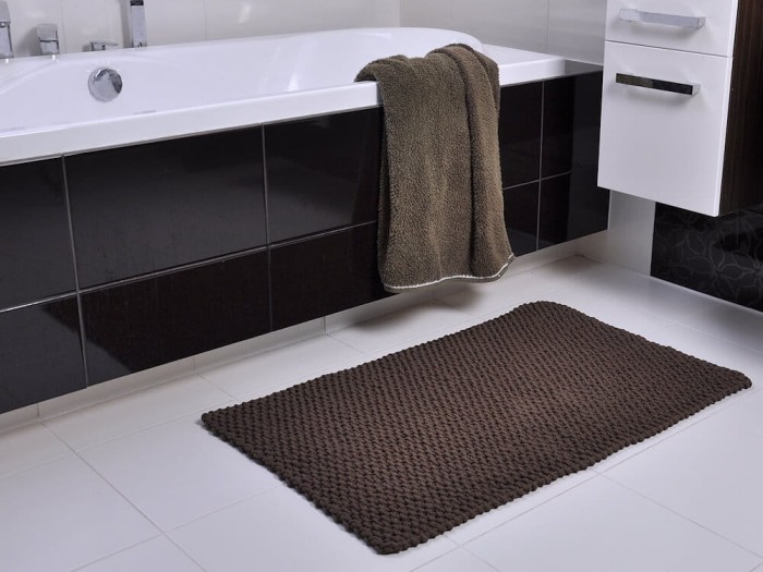 Dywanik łazienkowy brązowy