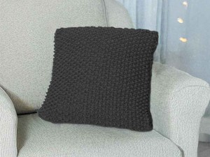 Czarna poduszka - bawełniana poduszka dekoracyjna.